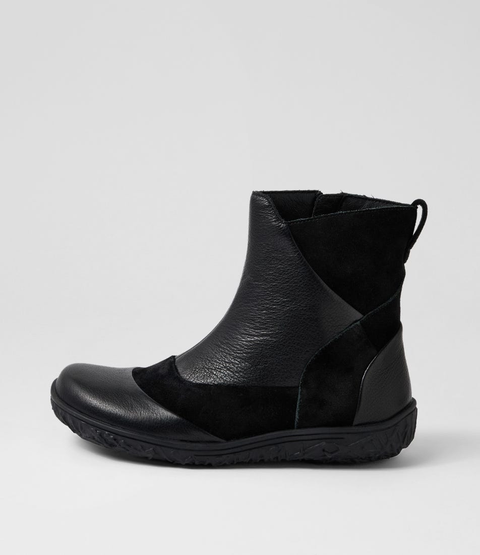 Vienta Black Leather Chelsea Boots