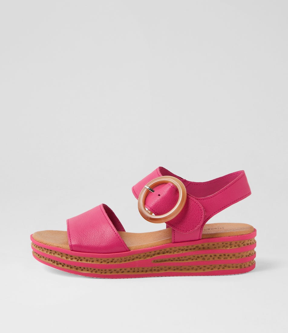 Cubbie Fuchsia Leather Sandals