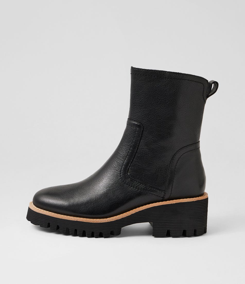 Weru Black Leather Ankle Boots