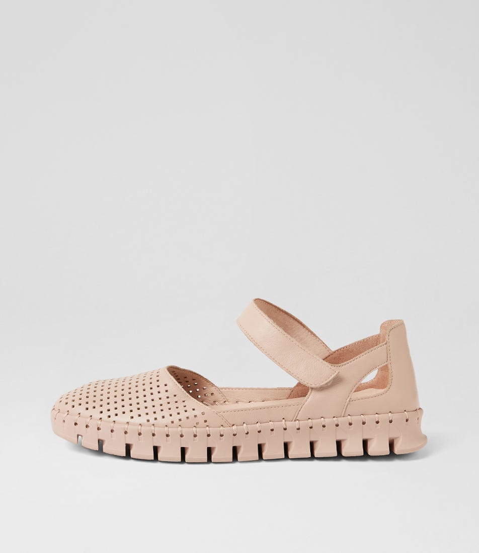 Kadena Nude Leather Sandals