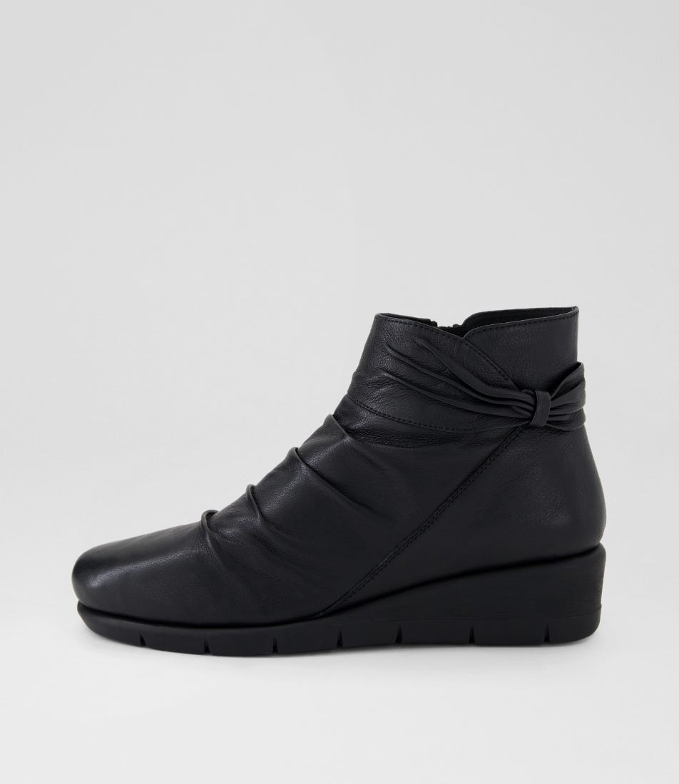 Magnific Black Leather Ankle Boots