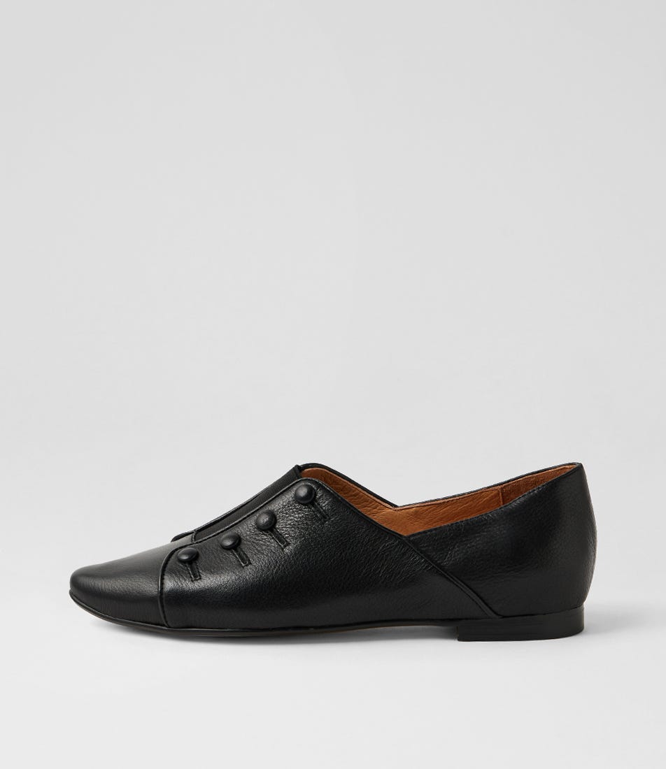 Servi Black Leather Flat Shoes