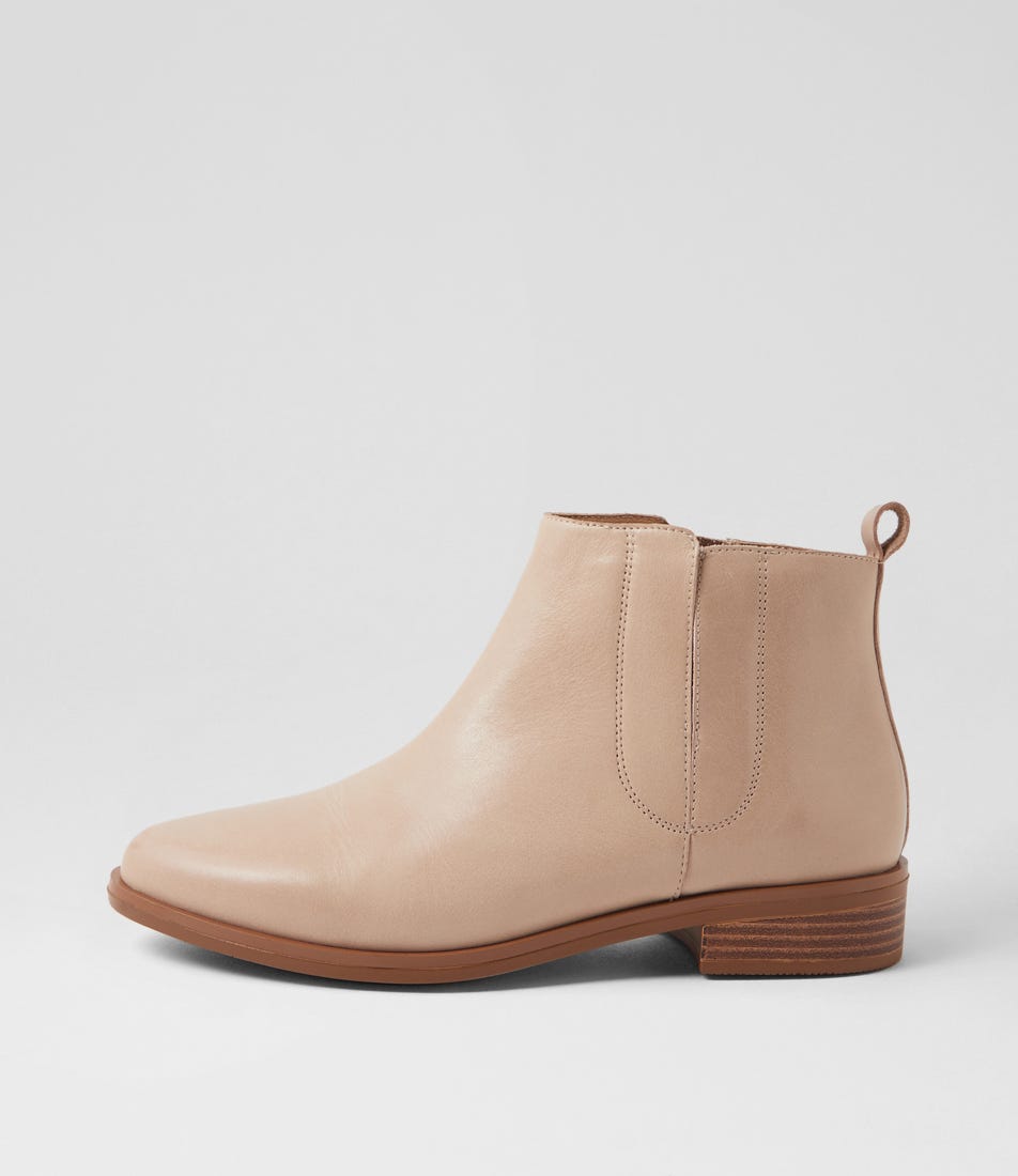 Sayeko Xf Almond Leather Chelsea Boots