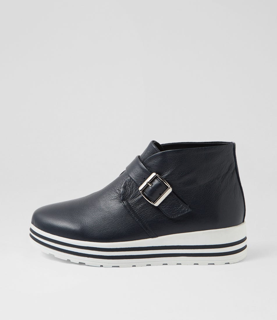 Vumba Xf Navy Leather Ankle Boots