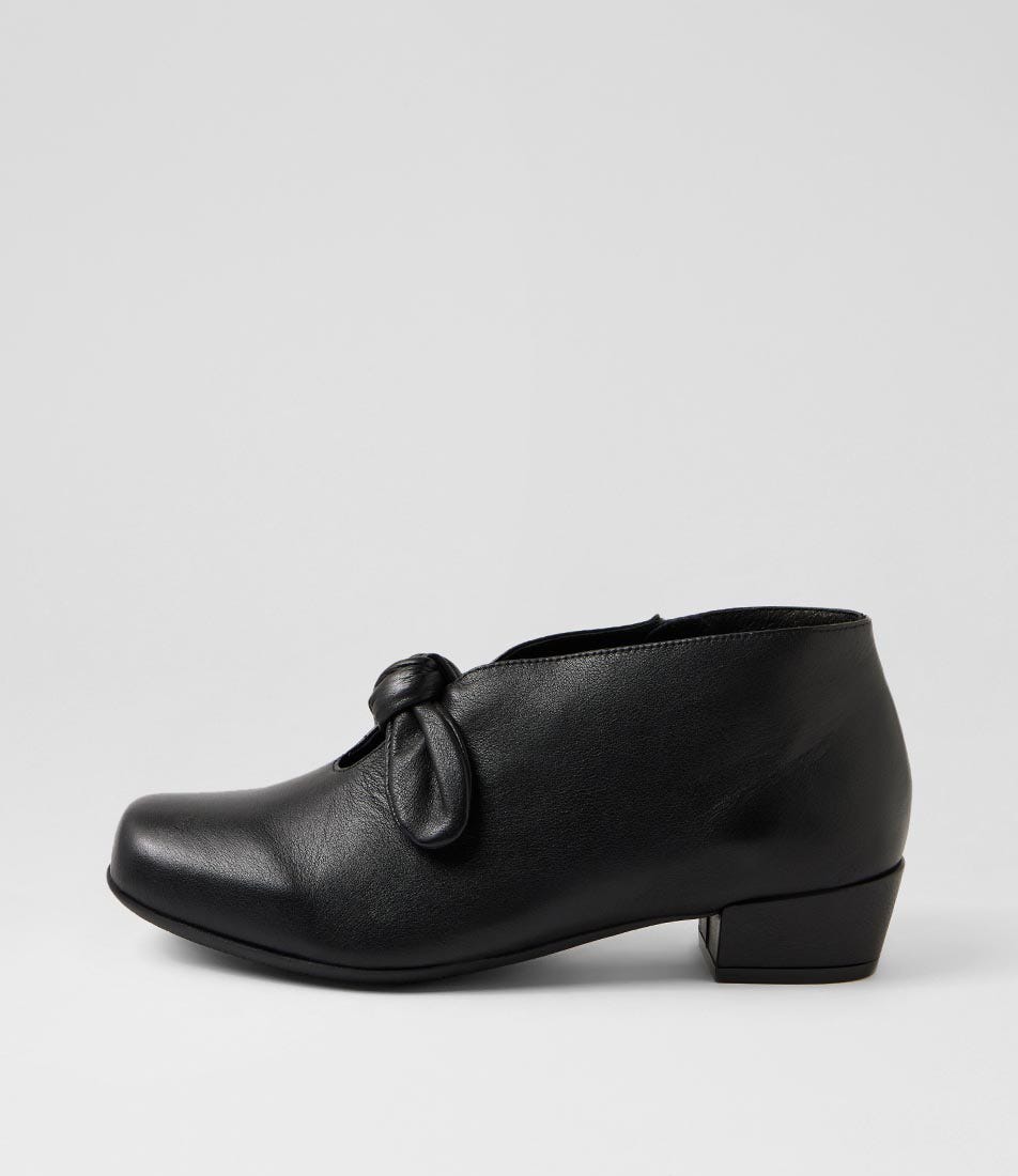 Qoppy Xw Black Leather Ankle Boots