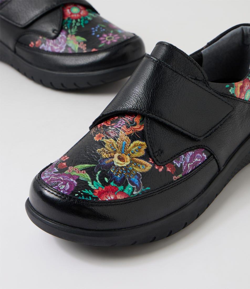 Sokie Xf Black Floral Embossed Leather Flat Shoes by Ziera
